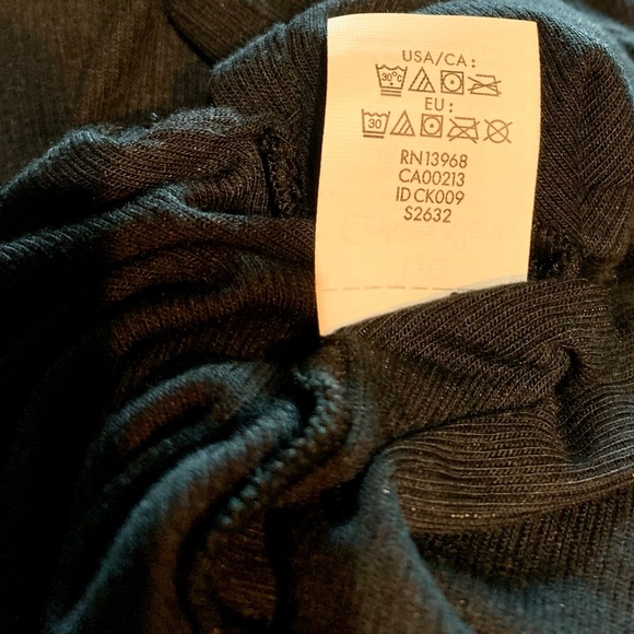 NWT CALVIN KLEIN SLEEPWEAR TOP. LOOKING FOR SOMETHING COOL & COMFY TO ZZZZ IN?💞 - Picture 7 of 9